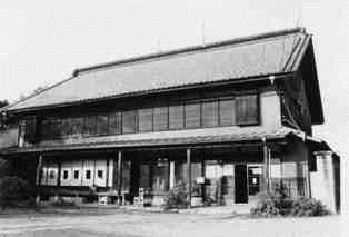 和泉屋（慶応4年の大火を免れた18世紀初期の建物）