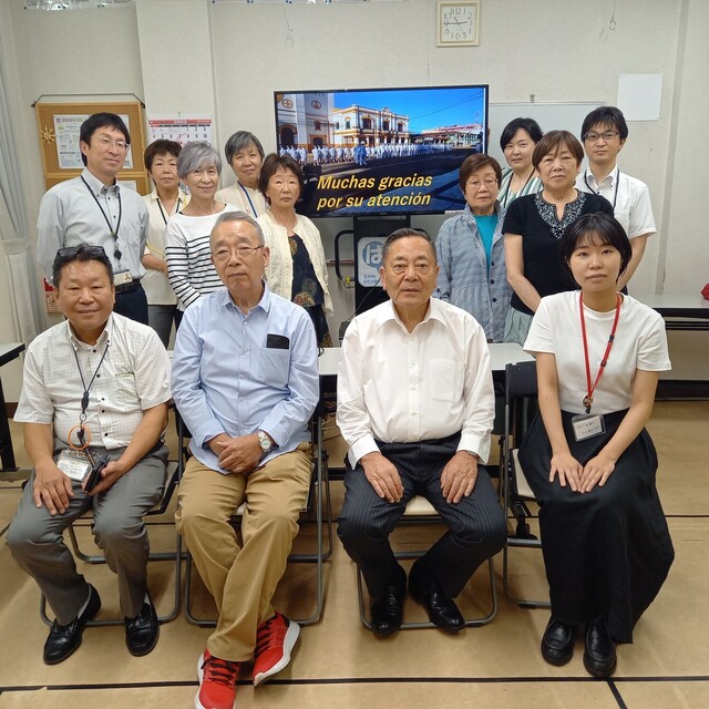 獣医師の西野重雄氏によるJICA海外活動の報告後の記念撮影