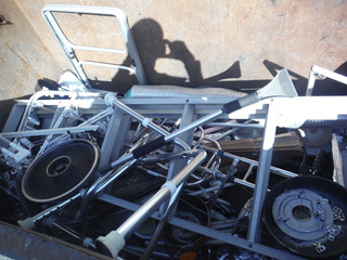 大型の金属類も素材別に分別します