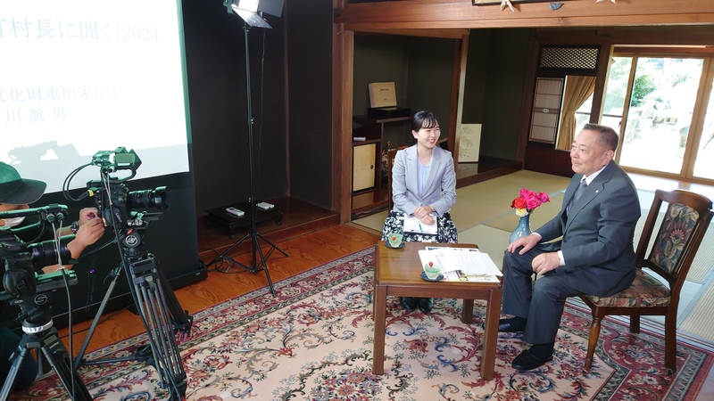 収録中の石川町長