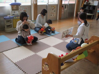 絵本の読み聞かせの様子②