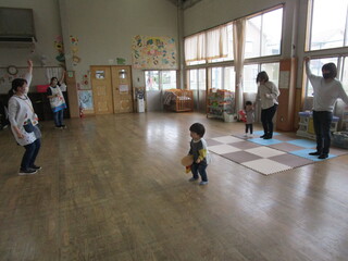 体操をしている様子①