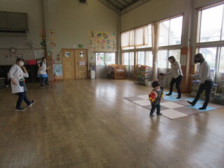 体操をしている様子②
