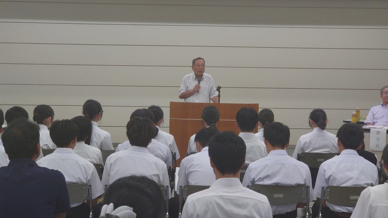 激励の挨拶をする石川町長