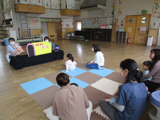 まずはとけいが通ります