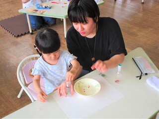 小さなビーズも上手にボトルに入れたよ☆