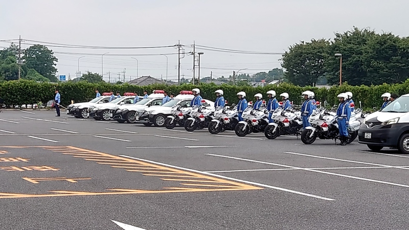 出動前の警察車両 出動前の警察車両