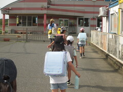 児童館に戻る子どもたち②