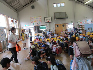 ランドセルや荷物を素早くまとめる練習です