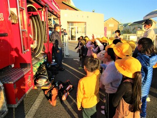 消防車の見学の様子