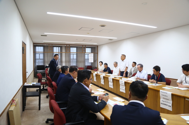 意見交換にて発言する石川町長