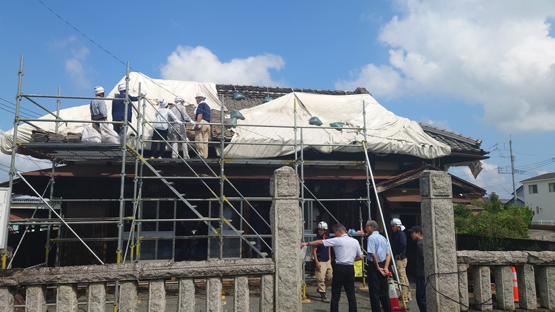 嚮義堂の視察をする石川町長