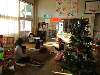 手遊びをしている様子②