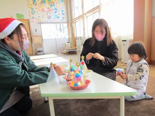 クリスタルクリスマスツリーを作っているところ