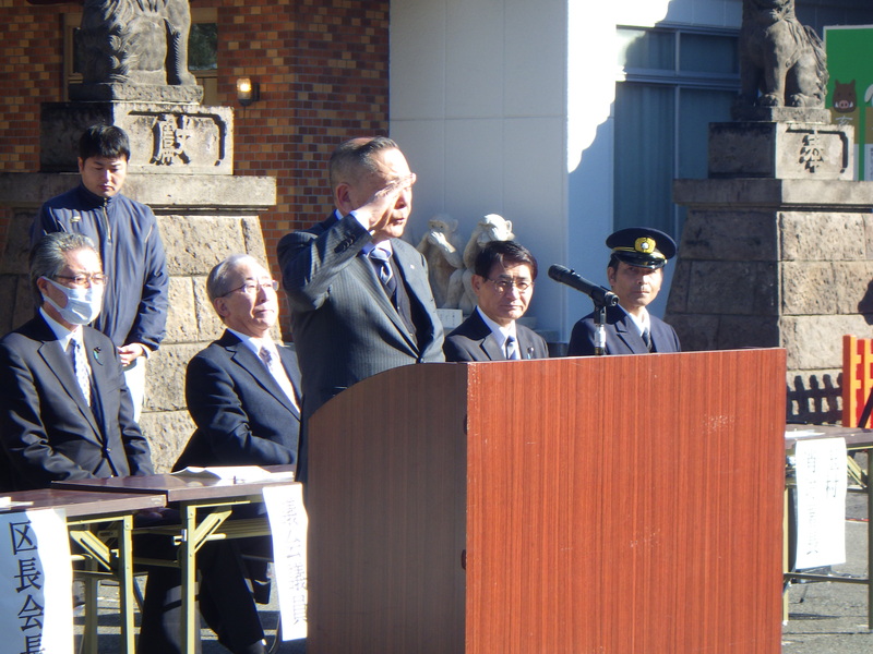 消火訓練後の挨拶をする石川町長 消火訓練後の挨拶をする石川町長