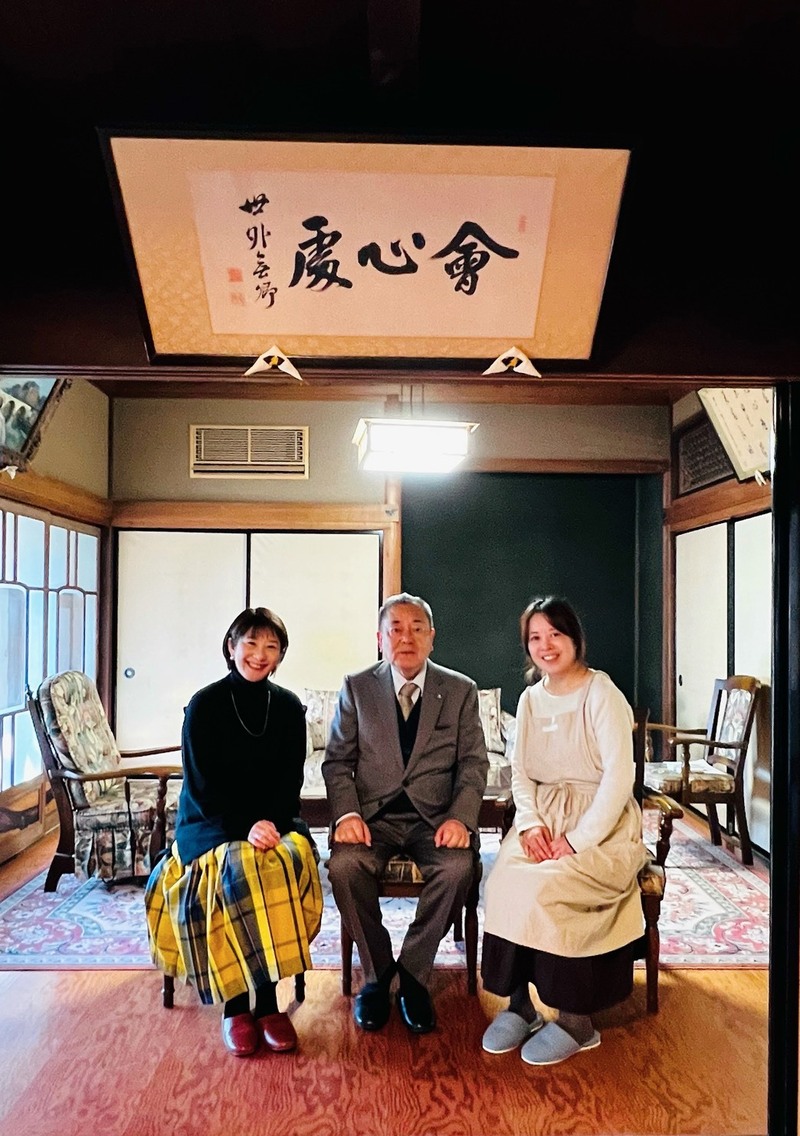 記念撮影をする石川町長 記念撮影をする石川町長