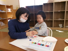 紙皿でこま作り