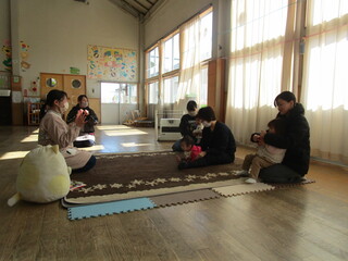 手遊びの様子①