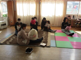 ふれあい遊びの様子①