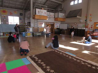 ピカピカブーを踊っている様子①