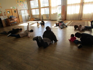 ピカピカブーを踊っている様子②