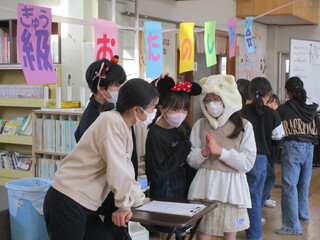 総合司会の５年生たち