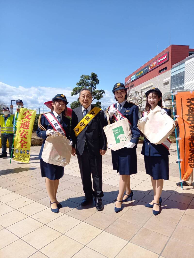 記念撮影をする石川町長