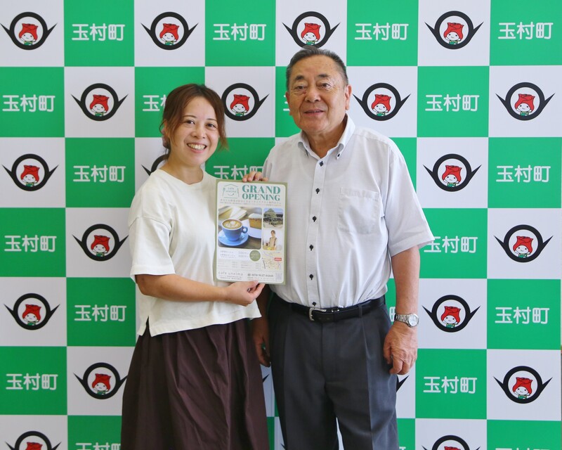 記念撮影をする石川町長