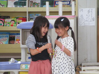 歌を歌っているところ②