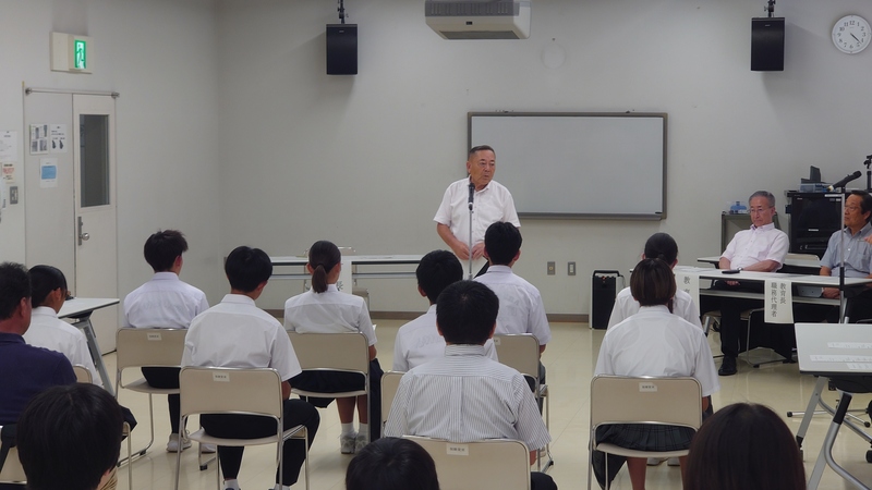 出場選手に向けて激励をする石川町長