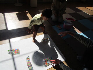 完成したものを転がすと色が変化してきれいです