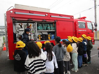 消防車見学の様子①