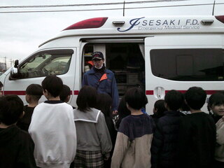 救急車の見学をしているところ