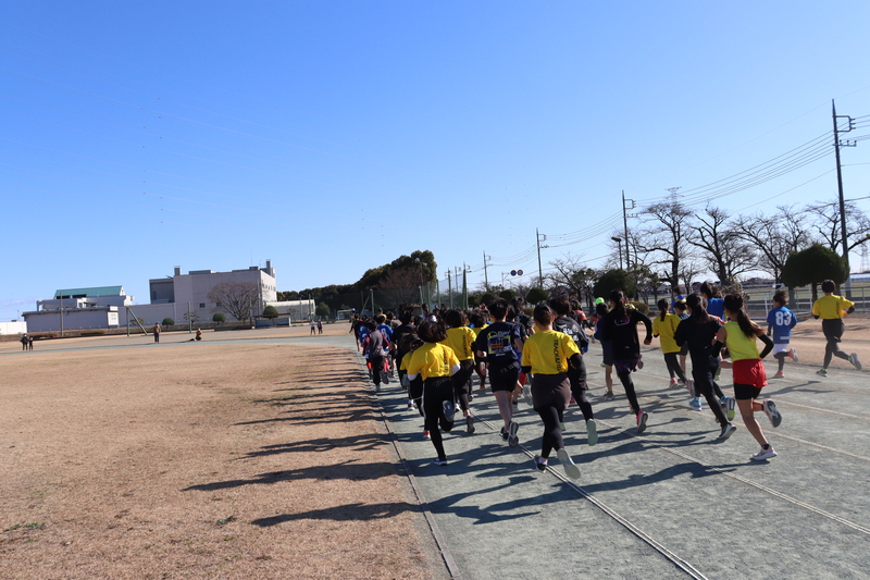 小学生の部のスタート直後の様子
