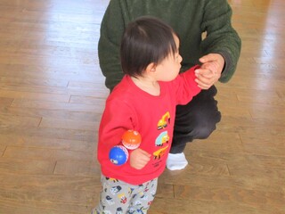 腕につけてフリフリしても音が鳴るよ♬