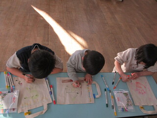 手形スタンプバッグを作っているところ②