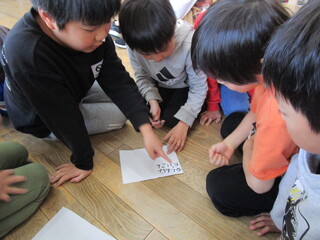 答えを書いている