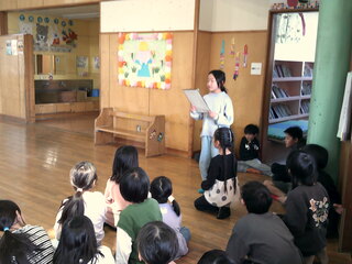 女児が司会しているところ