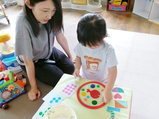 ゆらゆらうちわガーランド製作の様子③