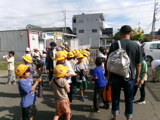 非常用持ち出し袋を持っていくよ 非常用持ち出し袋を持っていくよ