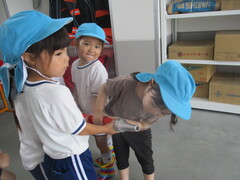 ４